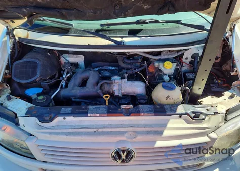 2002 Volkswagen Eurovan Mv from USA, damaged, VIN WV2MB47002H100730